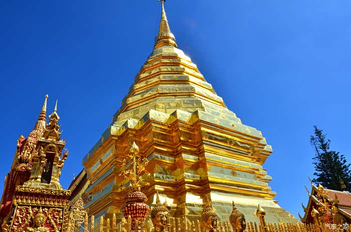 满眼的金碧辉煌,金光闪闪.