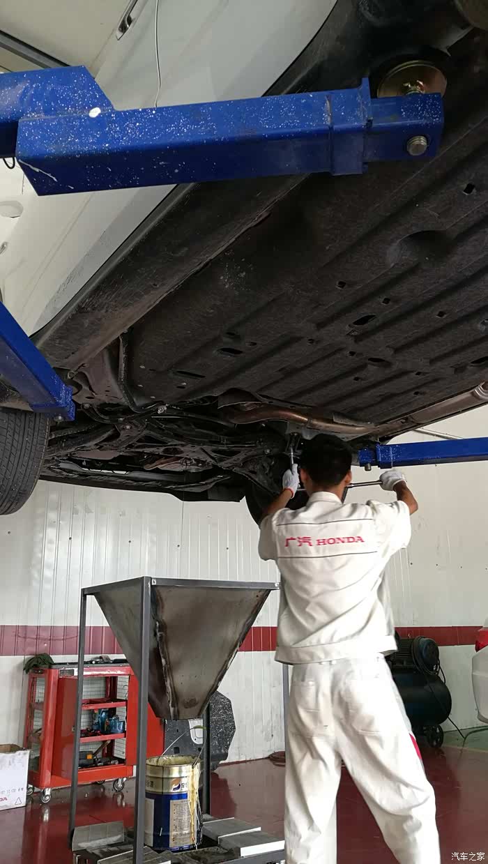 缤智1.8先锋发动机下护板材质是什么