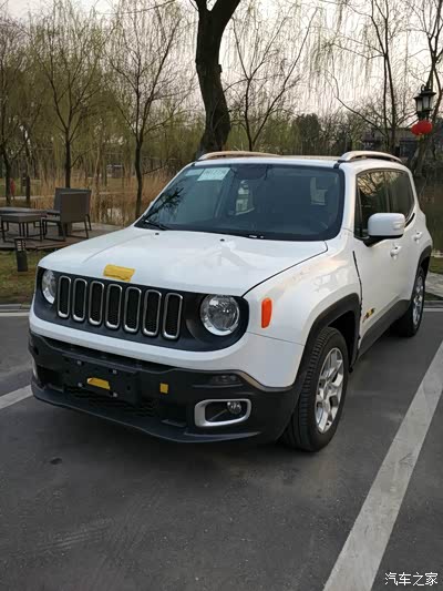 谍照出差途中偶遇国产jeep白色自由侠路试车第二波福利来袭