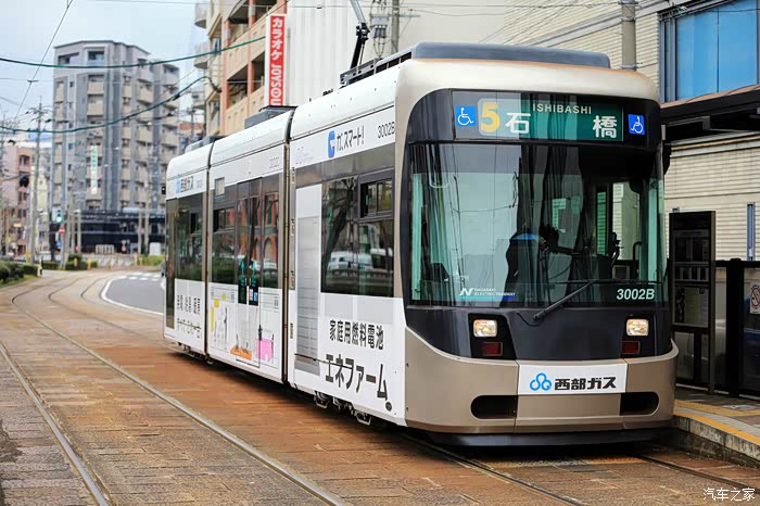 日本长崎的有轨电车有美女