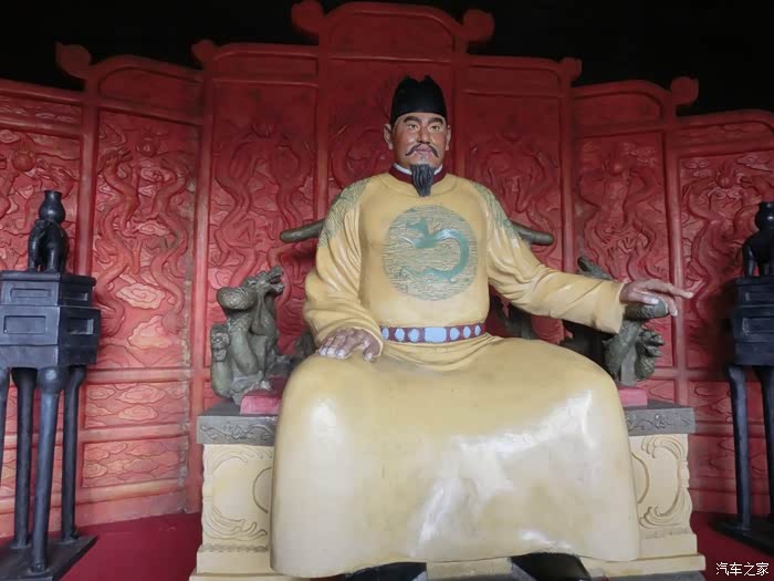 万物复苏送福利游览凤阳鼓楼之朱元璋展览馆里的龙袍霞帔