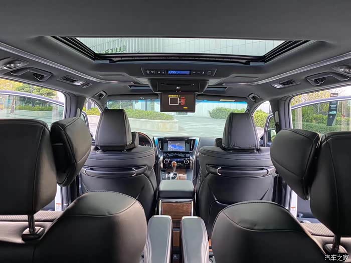 车身稳重空间大商务性十足的丰田阿尔法