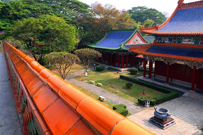 琼华楼上,建筑造工还是挺精致的.