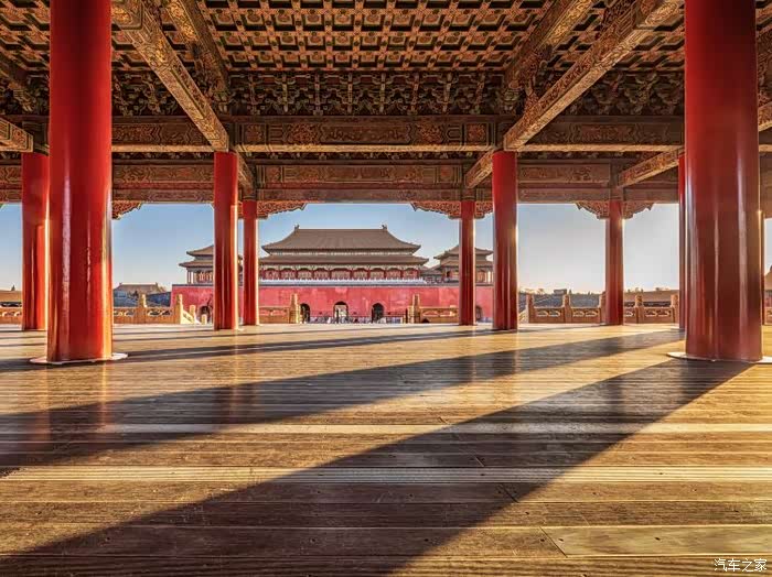 金碧辉煌,器宇轩昂,肃穆庄严.