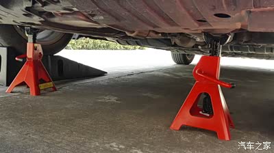 还要在底盘放置安全马凳