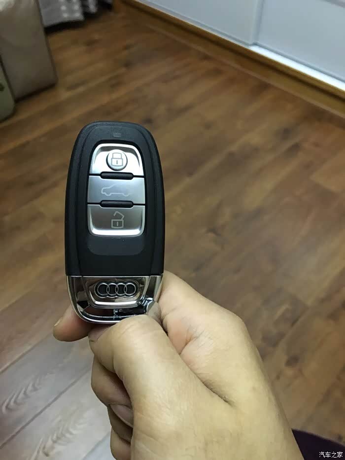 【图】技术全黑色座椅 bo音箱_奥迪q5/q5l论坛_汽车之家论坛