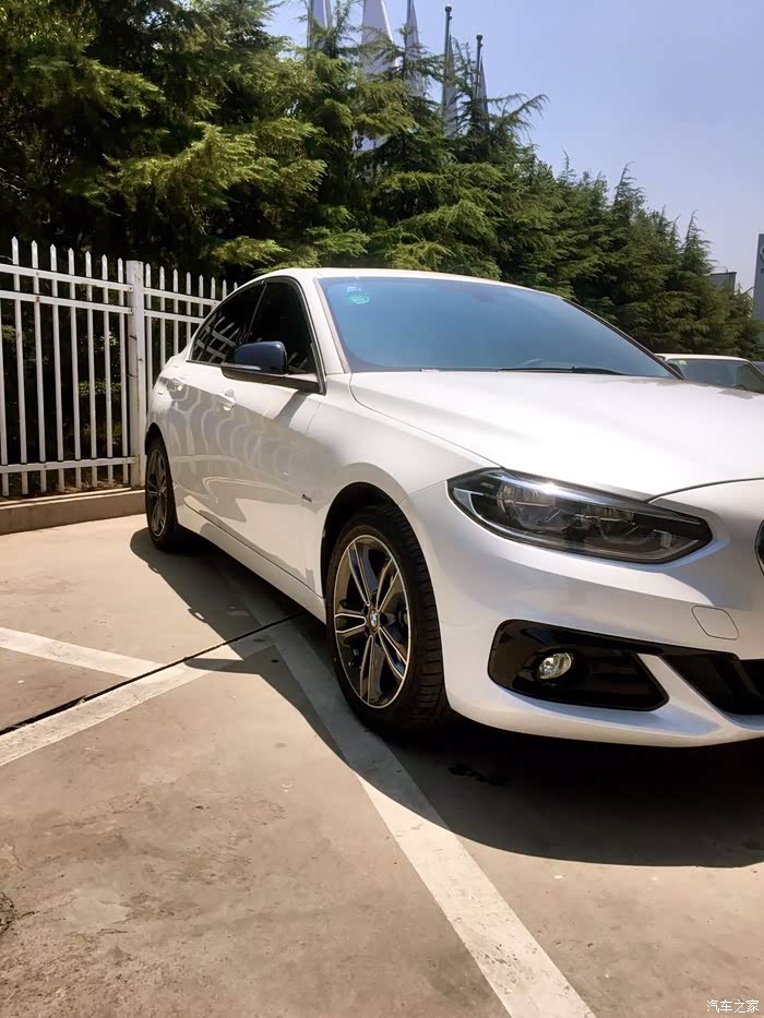 新款宝马1系提车作业