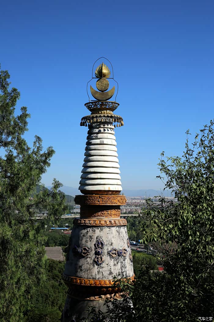 颐和园最高处的一座建筑物--"智慧海"