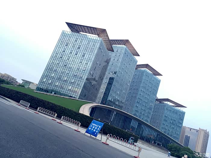 浙江长兴县政府大楼世界第一县衙献上合照求精华