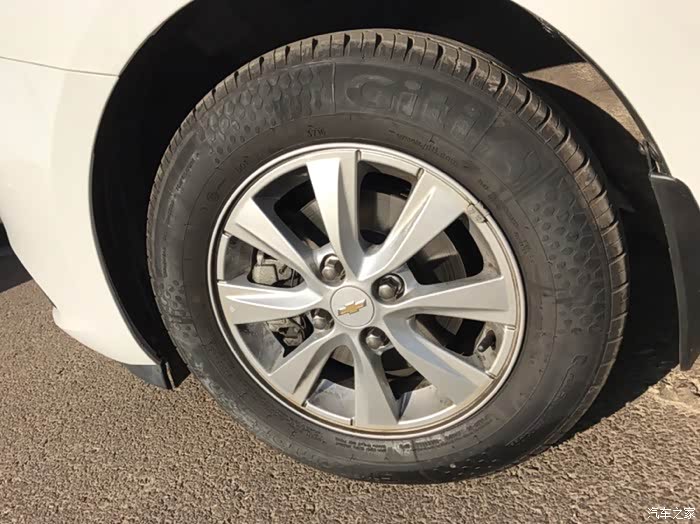 2016款赛欧3原车新轮胎出售