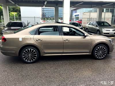 西瓜陪小表弟提新款帕萨特330御尊版金色多图奉献