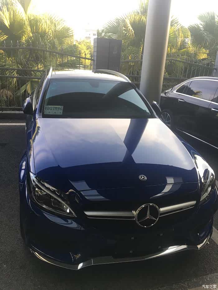 它是路上的风景喜提少见的奔驰c级宝石蓝旅行版