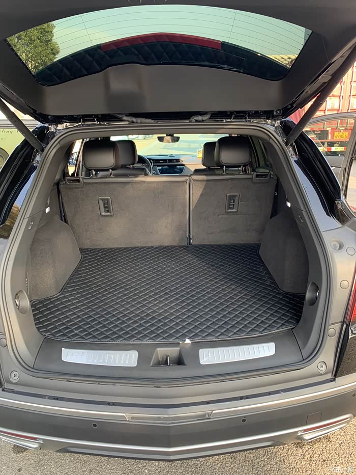 意外之喜偶遇凯迪拉克xt5