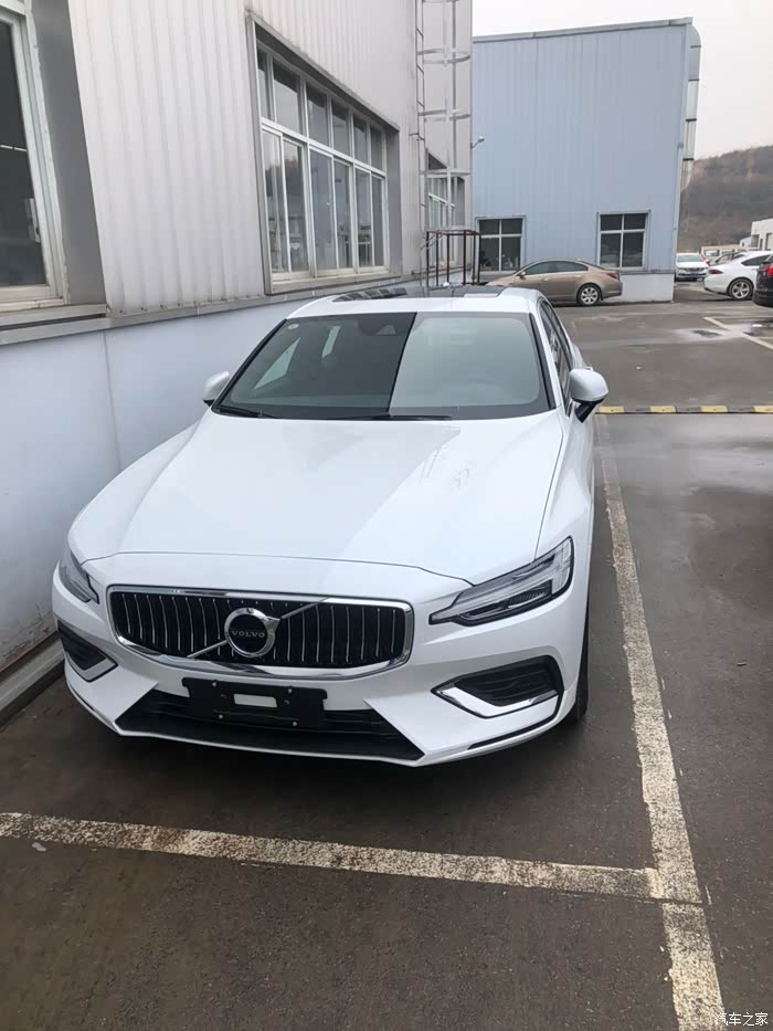 顺利提车沃尔沃volvo s60 t4智逸版白色车车啦