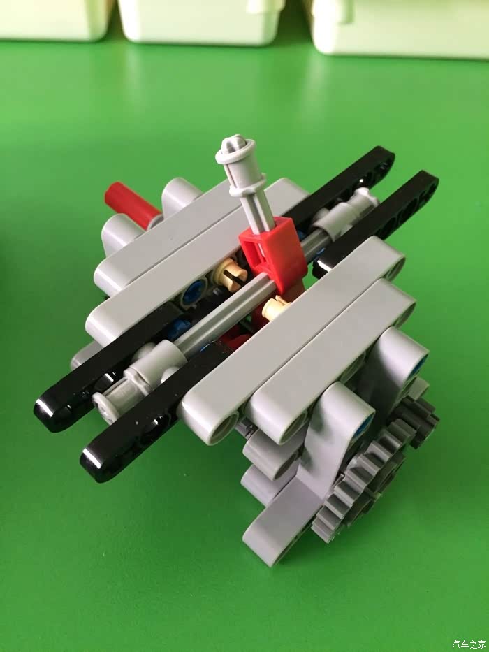 用乐高零件做的简易四挡手动变速箱