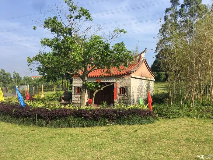 古老的小土地庙!