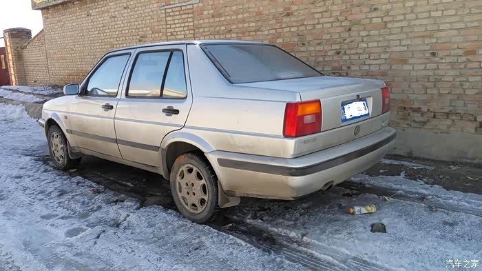 看看我的2000年捷达,原装原版,里外如新(就是脏了点)