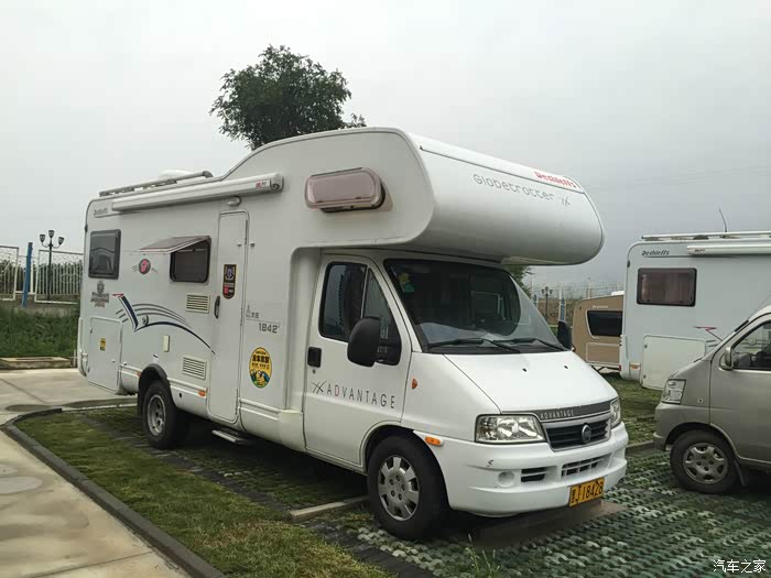 我的奥迪a3在花海中在房车中在集装箱小镇中