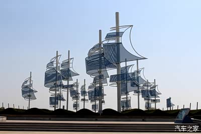 少海景区的标志性建筑----一艘杨帆远航的船的造型