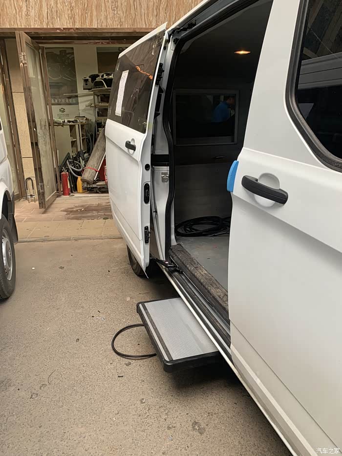 福特新全顺中轴低顶汽油自动后上掀尾门我的床车坯子回来了