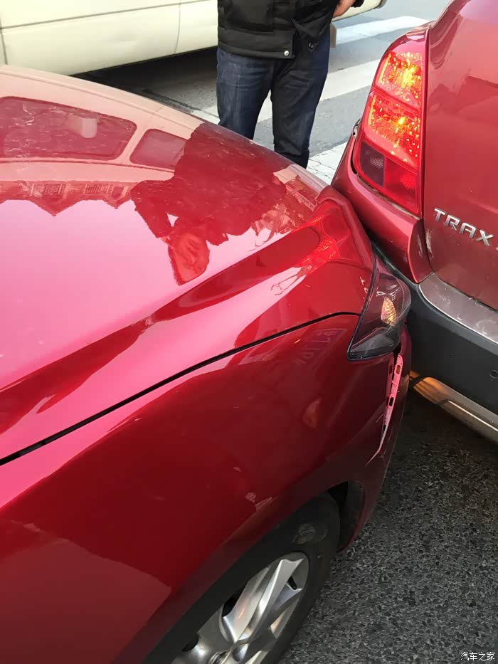追尾了一辆车,有些问题想请教车友们_马自达3 axela昂克赛拉论坛_汽车