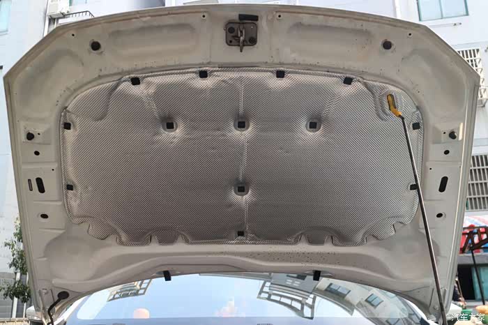 【图】发动机机顶盖 你们有那个黑色隔音的吗._宝来论坛_汽车之家论坛