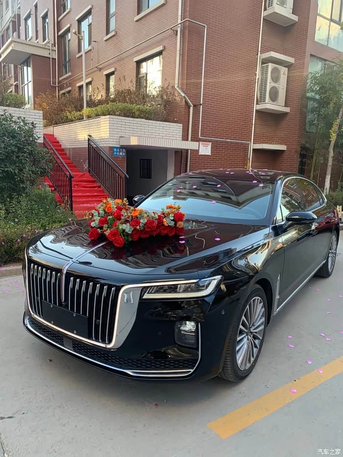 2020最火婚车红旗h9