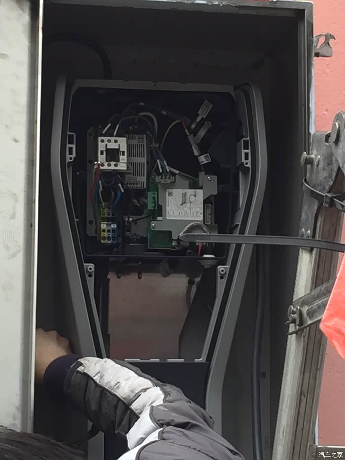 【图】大家530le充电桩是什么样子的?_宝马5系论坛_汽车之家论坛