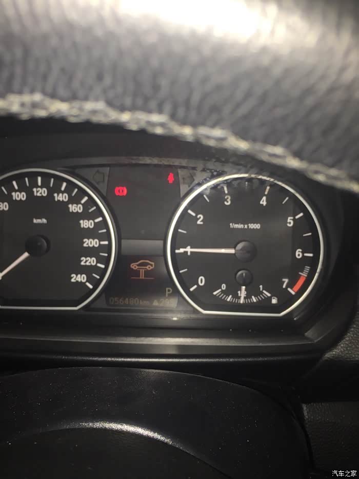 08款的宝马120iservice和手刹灯常亮是怎么了