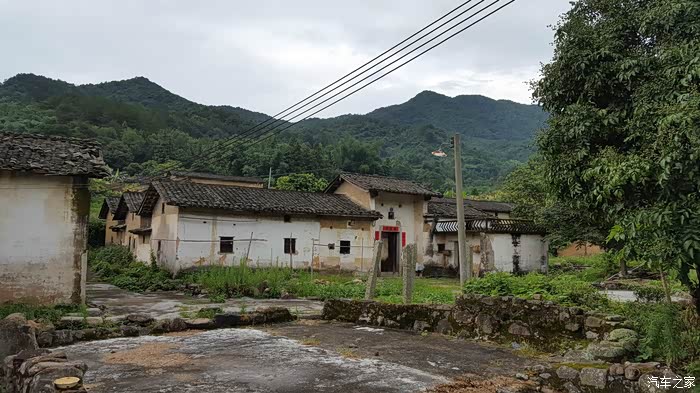 大氧吧戏水雨后佛冈潭洞村