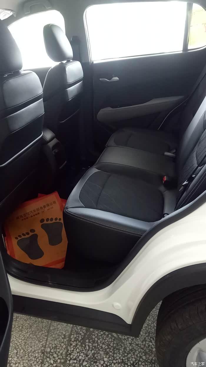 宝骏310w后排空间确实大