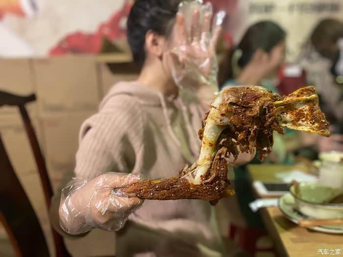 两种东西不可辜负,唯梦想与美食,在冬天落幕前,一起大口吃肉大口喝酒