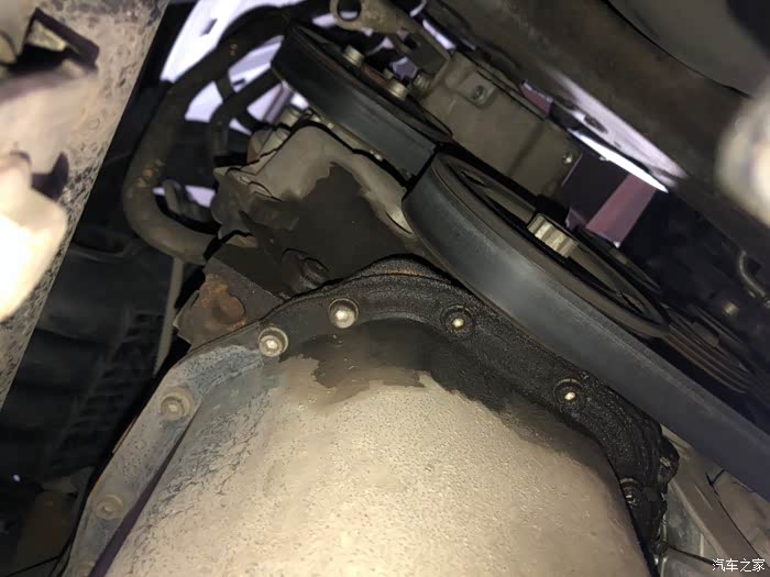 高尔夫六16发动机外部油泥