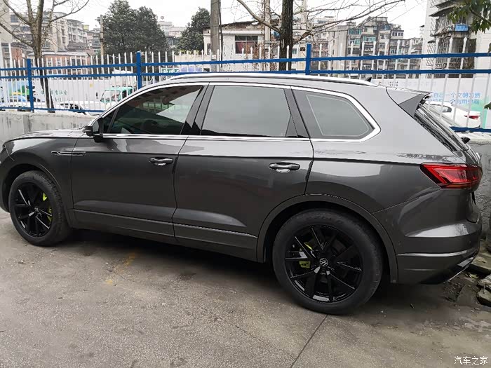 【图】贵阳首台锐享古典灰轮毂,中网黑化后效果图_途锐论坛_汽车之家