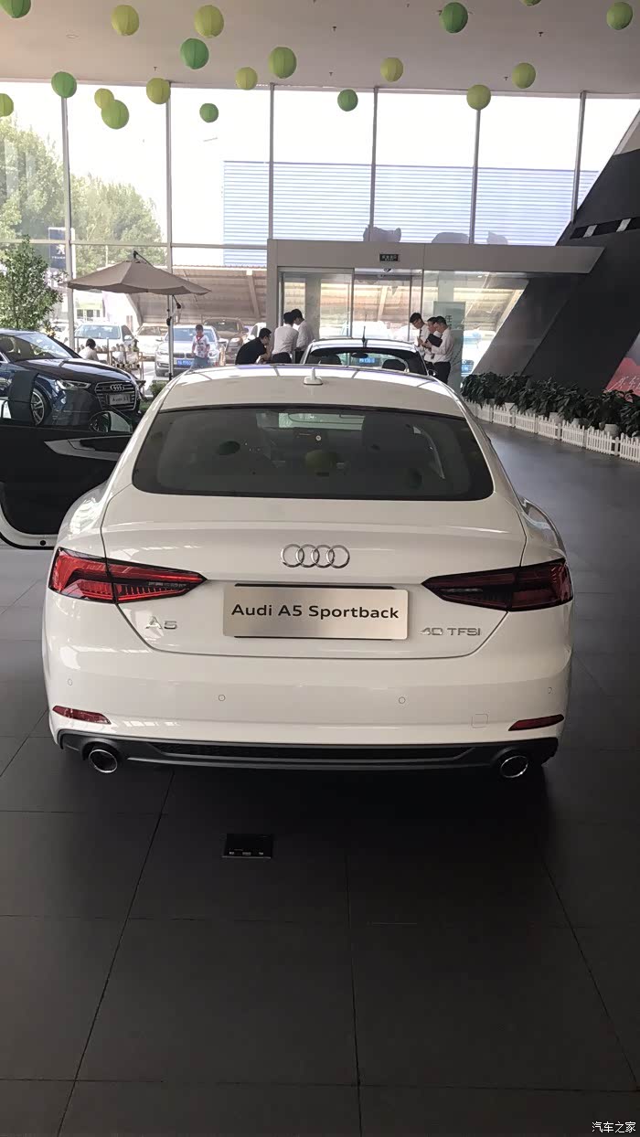 今天看了奔驰cc和a5觉得各有千秋,内饰还是奔驰的精致,奥迪胜在四门