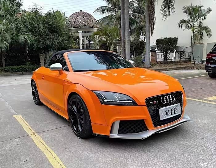 这样的橙色外观的奥迪,就是楚楚动人,双拼色的座椅真是优雅,香