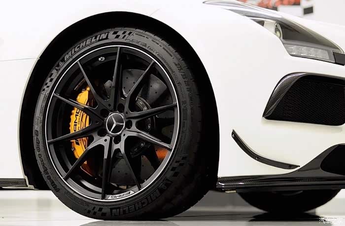 白色的奔驰mercedes amg sls bl,黑色的轮毂