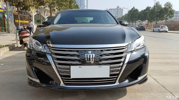 2015款v6皇冠时尚限量版贴膜镀晶及装饰作业