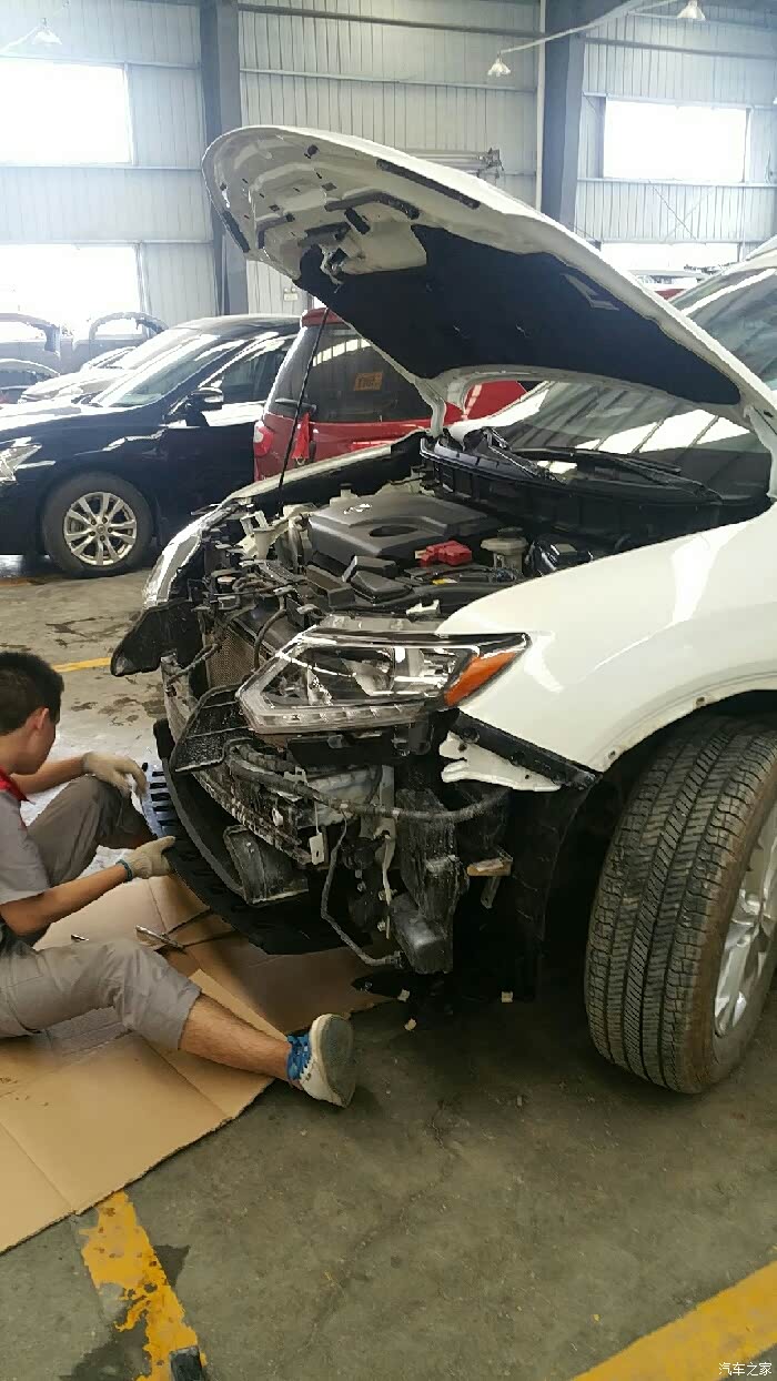 参观东风日产的的修理车间