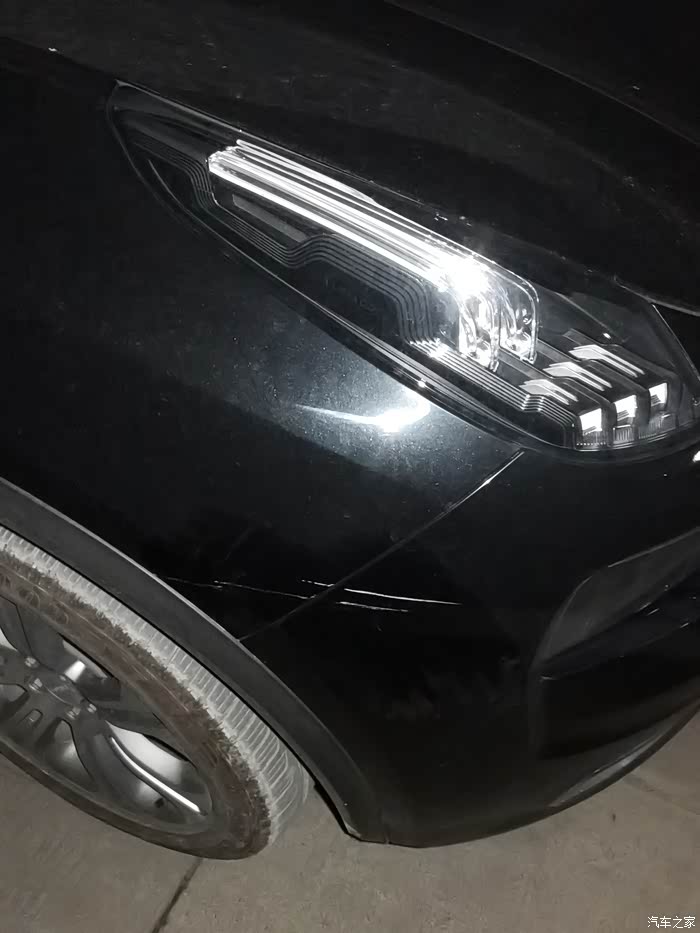 兄弟们帮我看下这样是露出底漆了吗是领克01黑色的