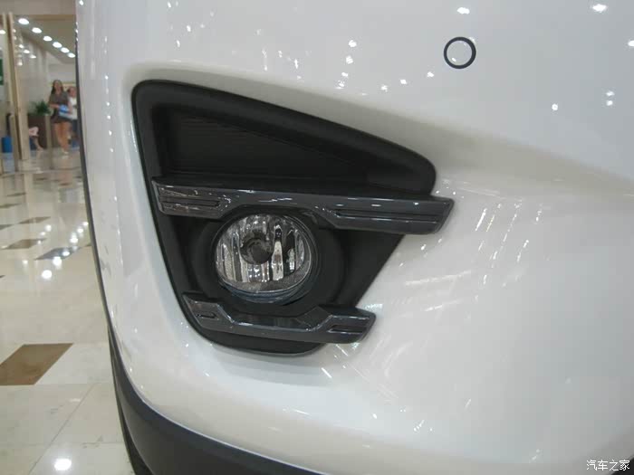 前雾灯,只可惜改款的cx5没有全系标配led日行灯