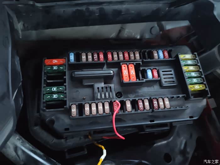 【图】求助保险盒有没有24小时不断电的?_宝马3系论坛_汽车之家论坛