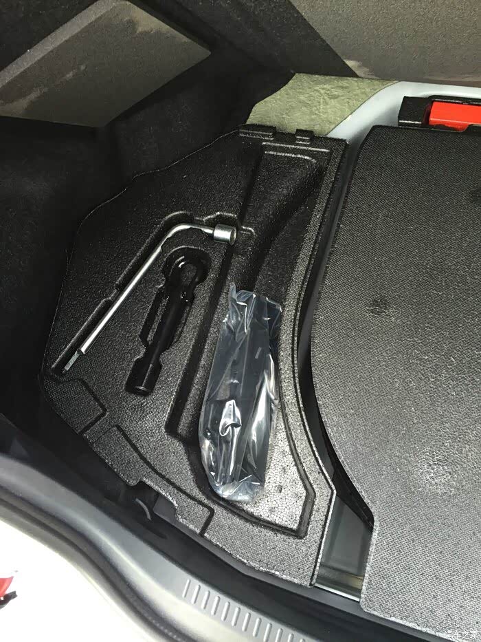 大家看看透明胶带装的是什么,我记得刚提车那会有这东西,貌似首保之后