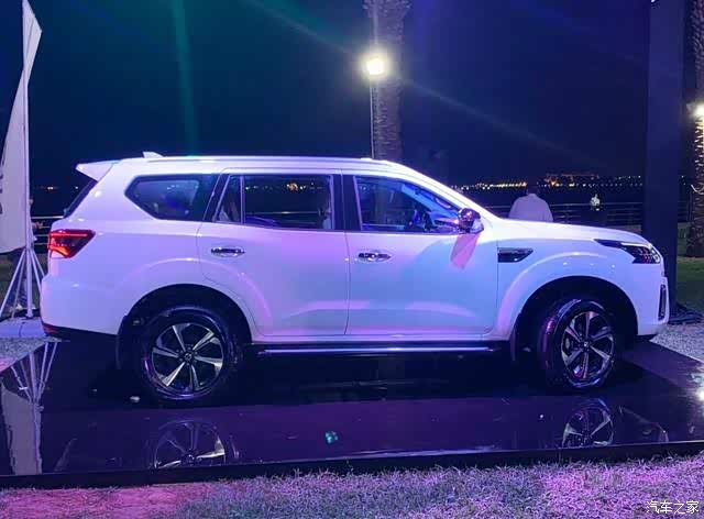 途达与途乐一样都使用了家族中最新的设计语言整体显得刚劲有力