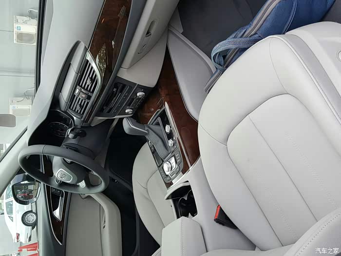 请问a6有米白色的内饰吗可以发个图我看看嘛