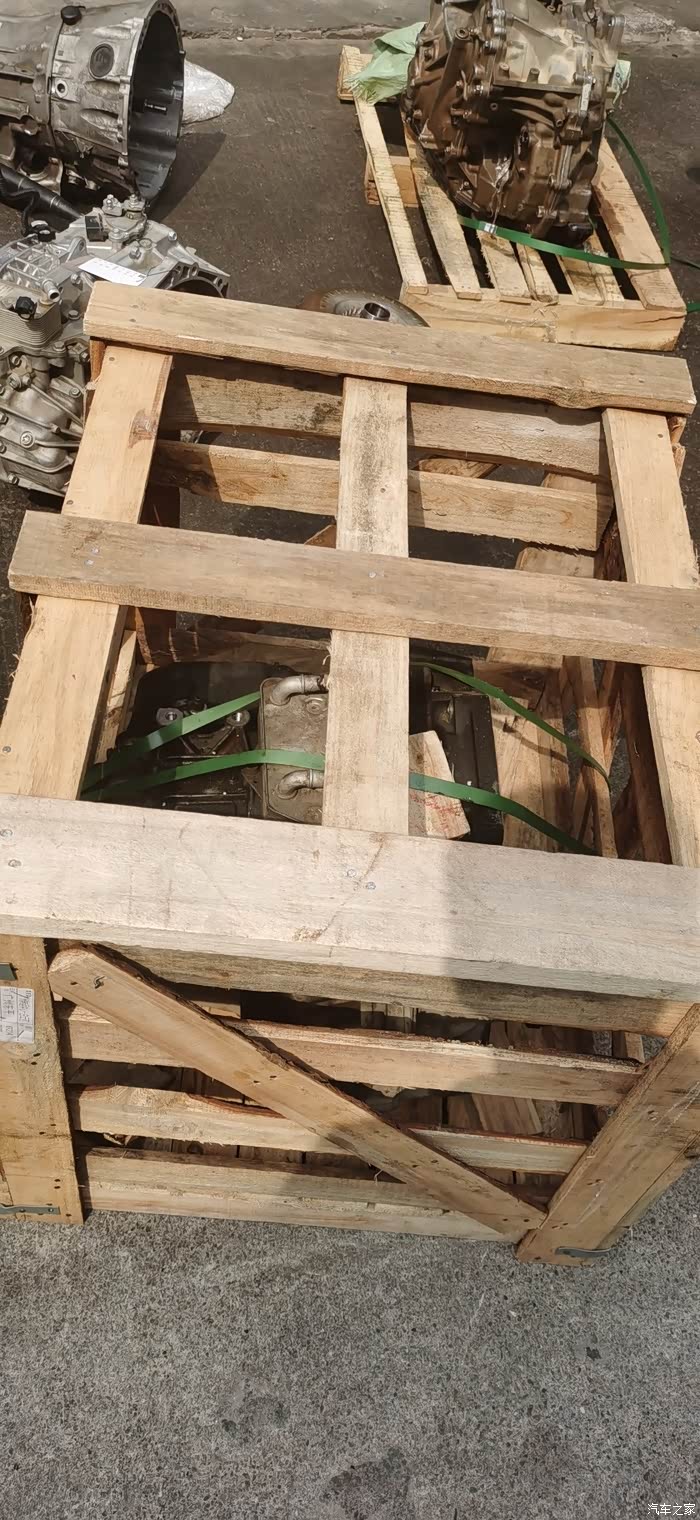 打好木箱包装德邦快递送走.