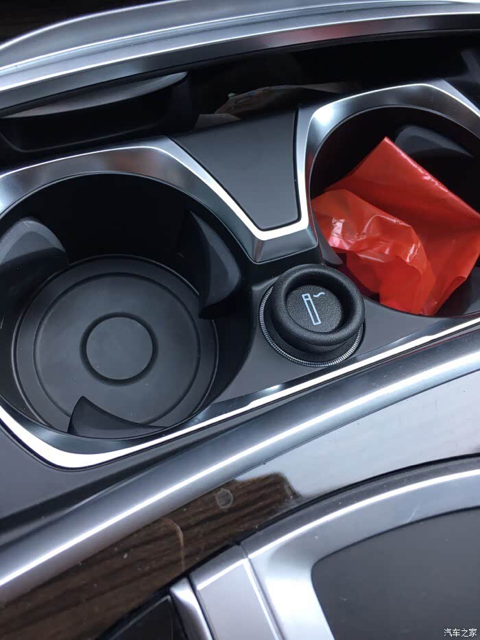 688 | 回复: 3 宝马7系论坛 点烟器这样正常吗?