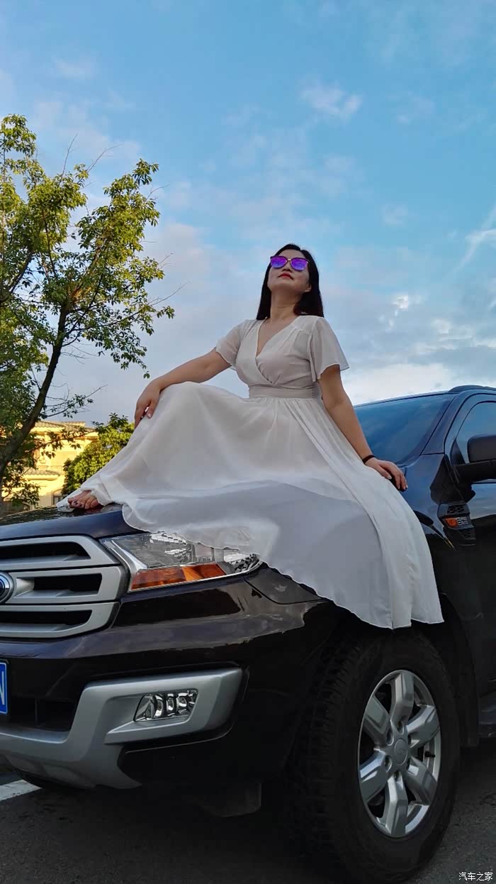 老婆坐头亮骚霸气出镜