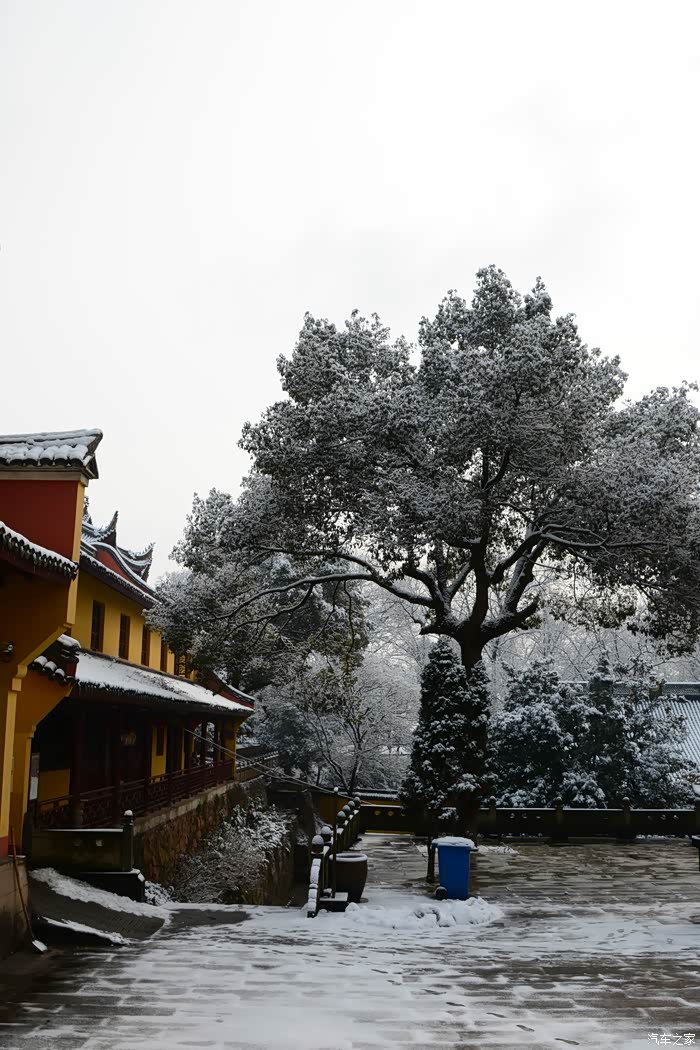 雪中游览江南湖城道场山万寿寺