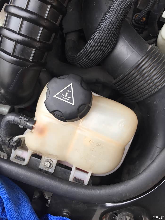 你们r56s防冻液都是怎么排气的?